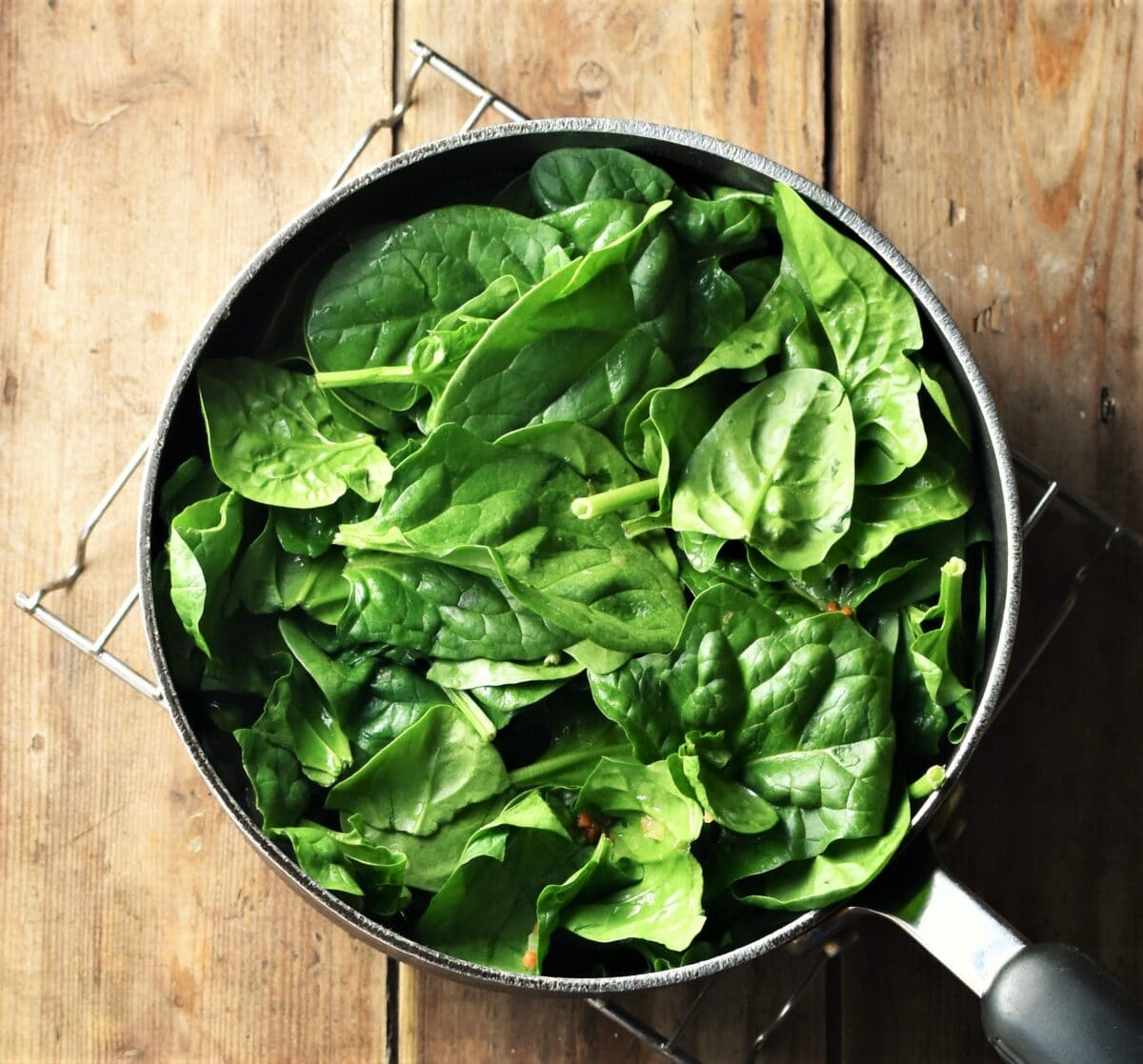 Spinach in large pot.