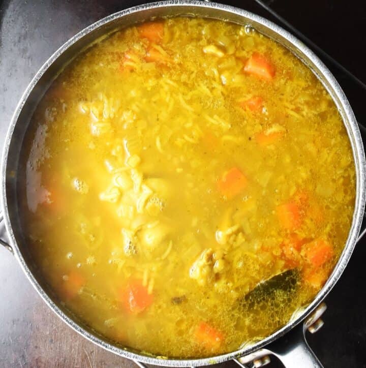 Chicken mulligatawny with rice in pot.