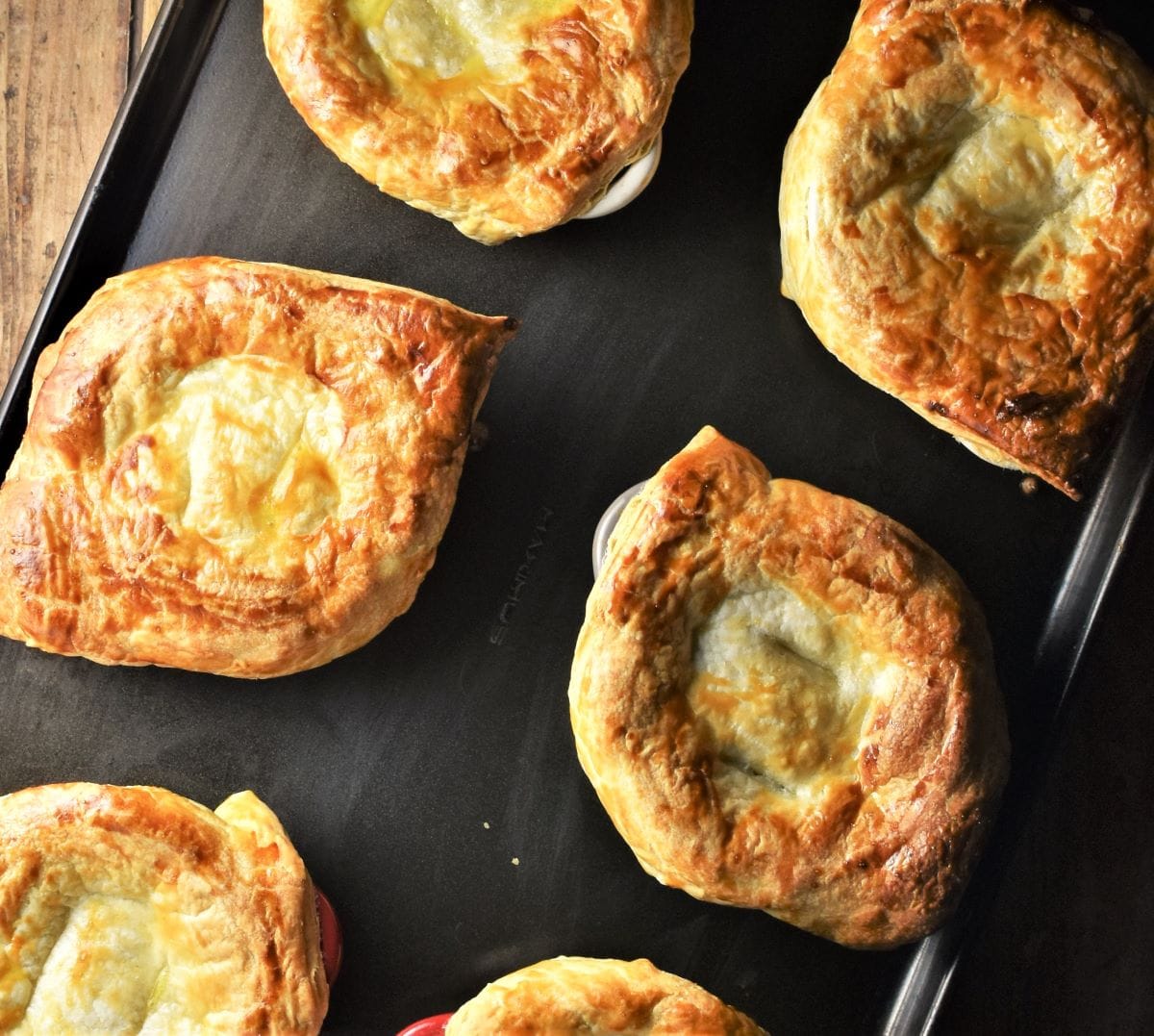 6 baked mini pies on top of tray.