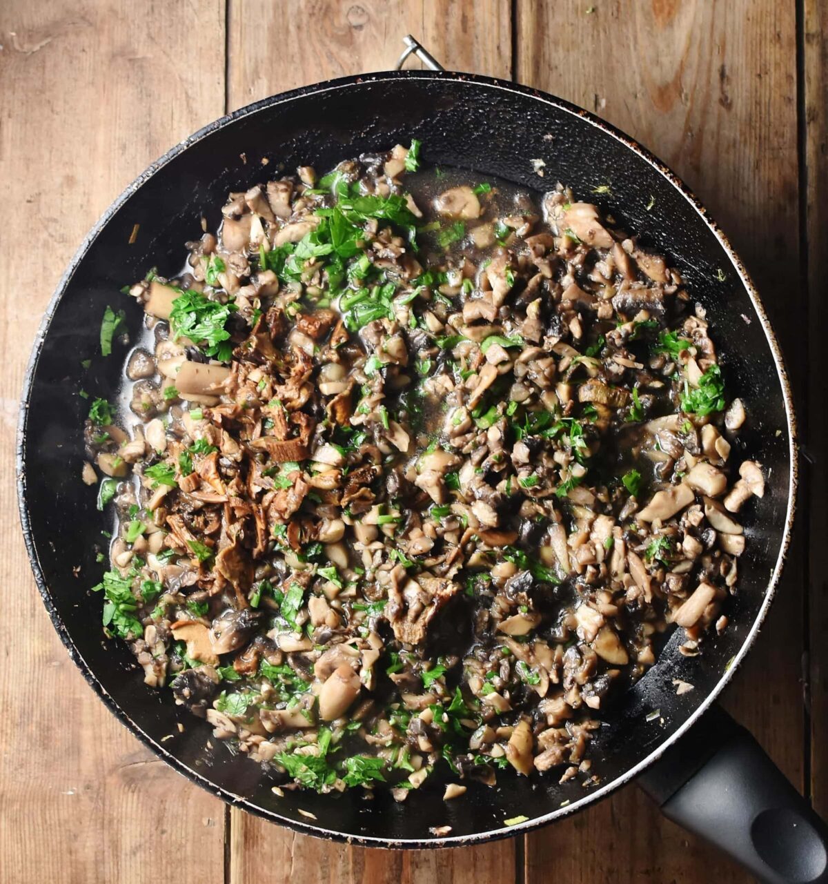 Chopped mushrooms and parsley in large skillet.