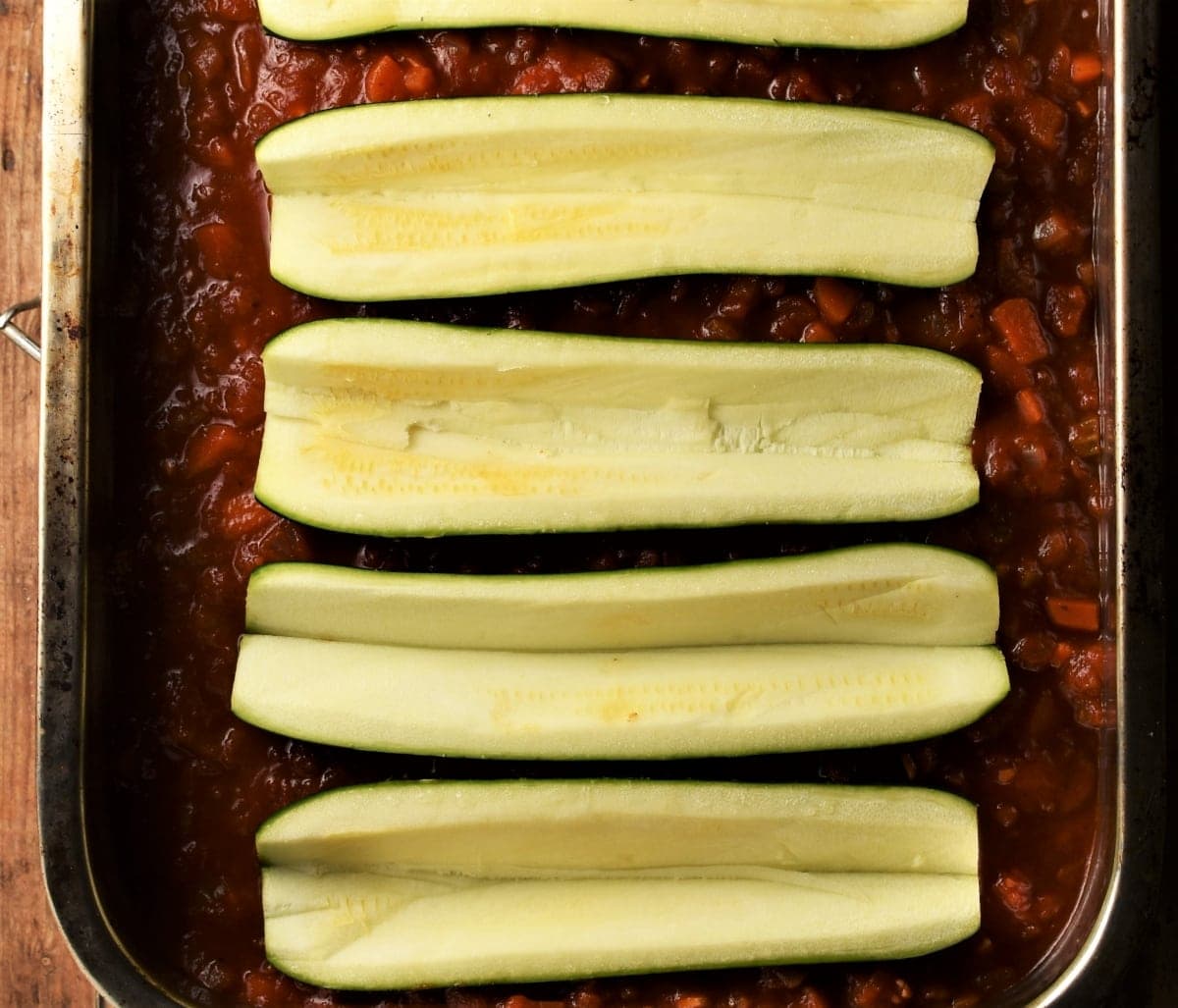 Zucchini halves in tomato sauce.