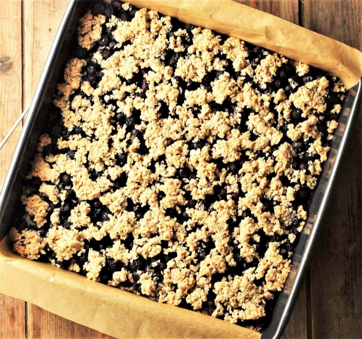 Blueberry bars recipe with crumbly topping in square pan.