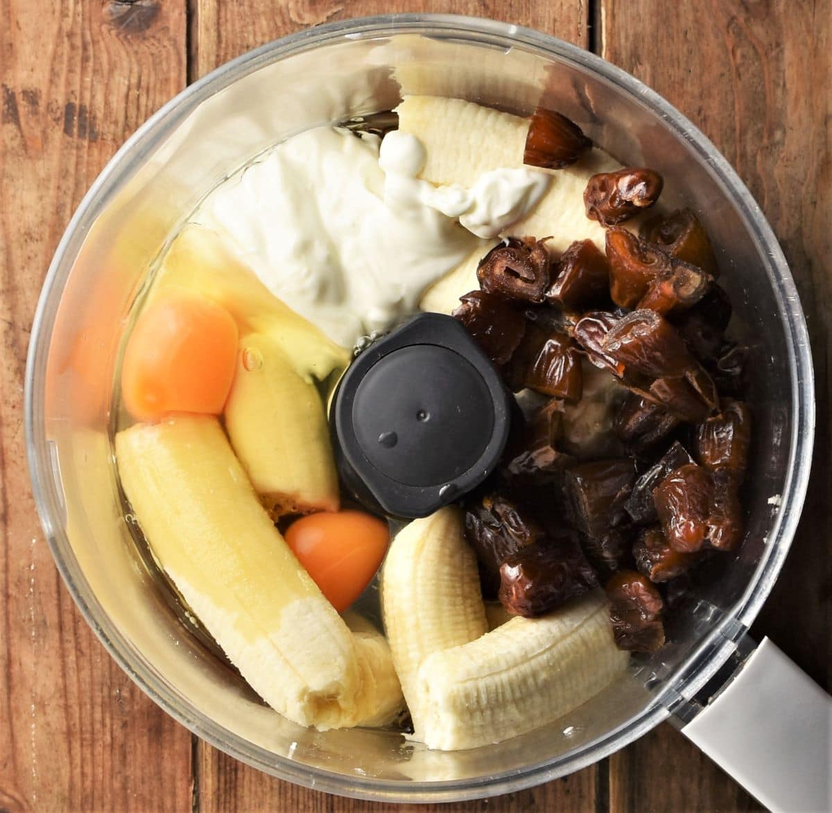 Bananas, eggs, yogurt and dates in food processor.